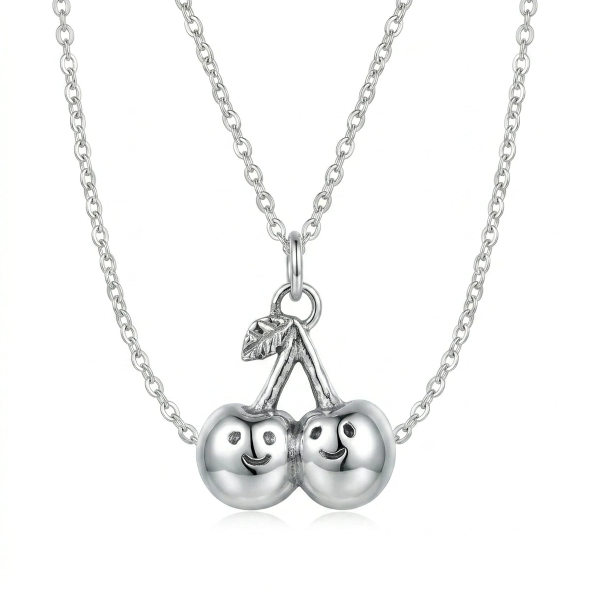 Sara Grace Jewelry - Foto Prodotto Ciondolo Ciliegine Su Sfondo Bianco