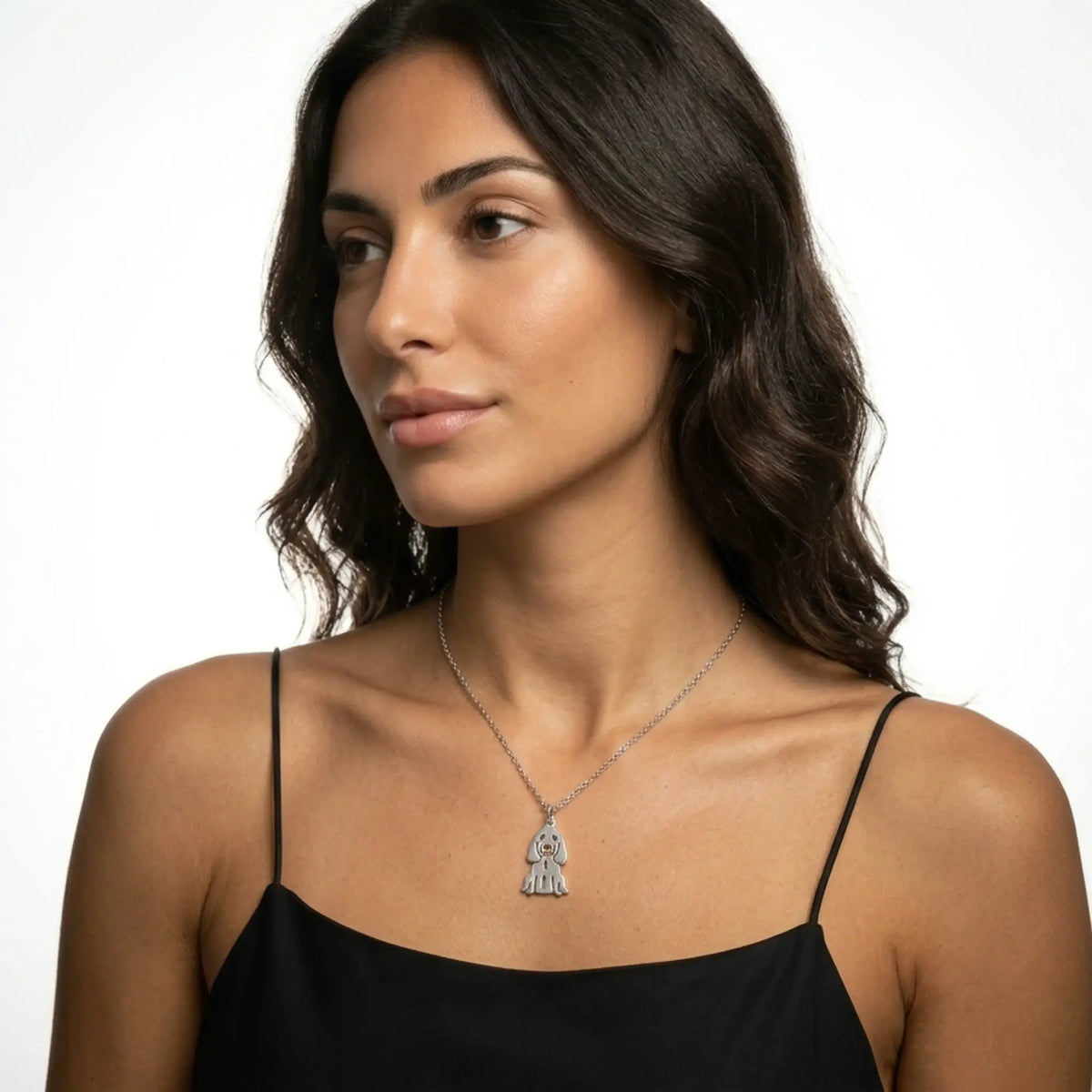 Sara Grace Jewelry - Foto Prodotto Ciondolo Cocker Argento 925 Indossato con Catenina 45 cm