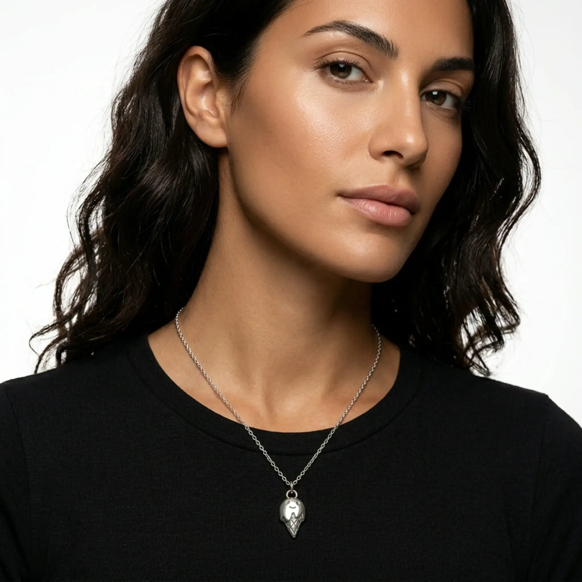 Sara Grace Jewelry - Foto Prodotto Ciondolo Gelatino Argento 925 Indossato con Catenina 45 cm