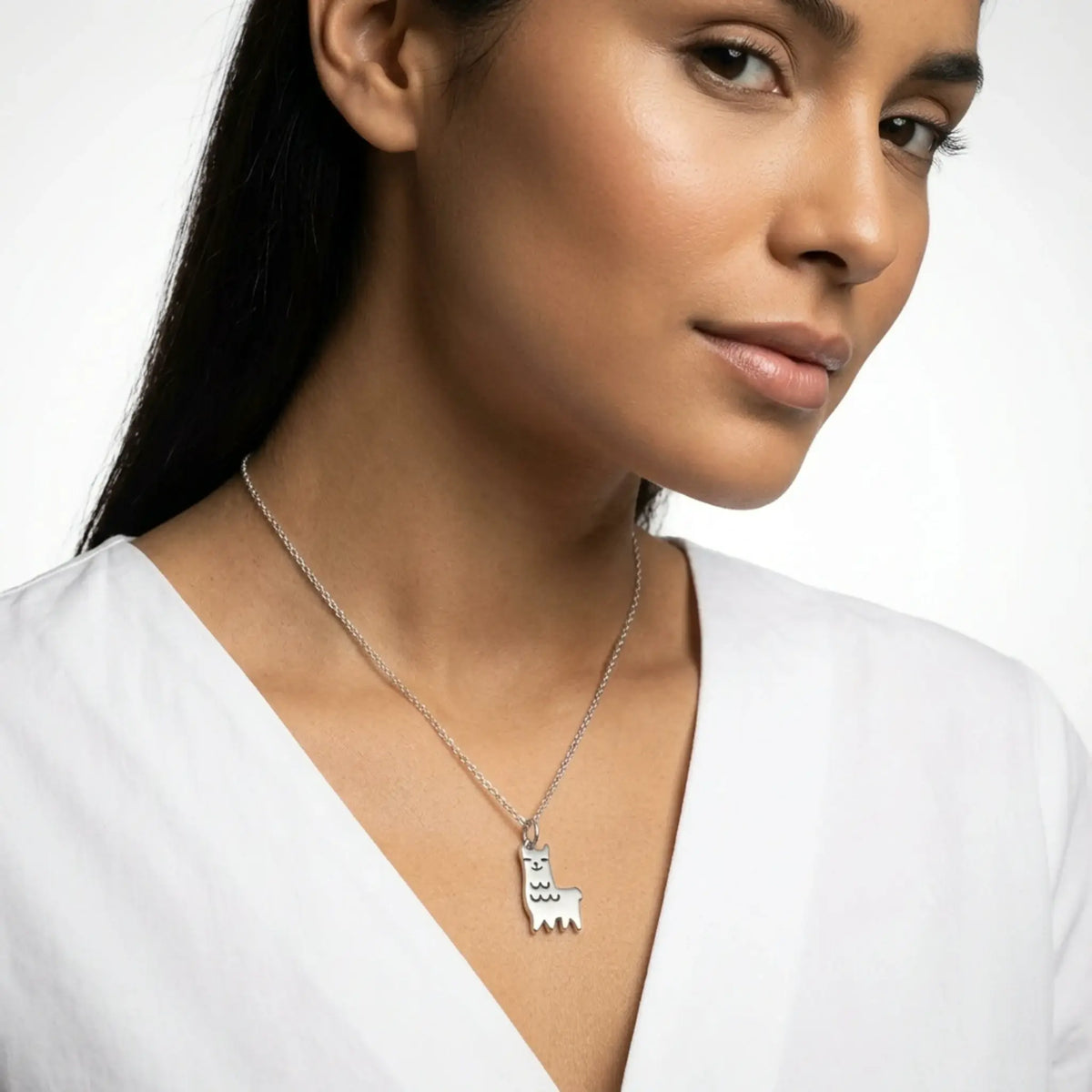 Sara Grace Jewelry - Foto Prodotto Ciondolo Lama Argento 925 Indossato con Catenina 40 cm