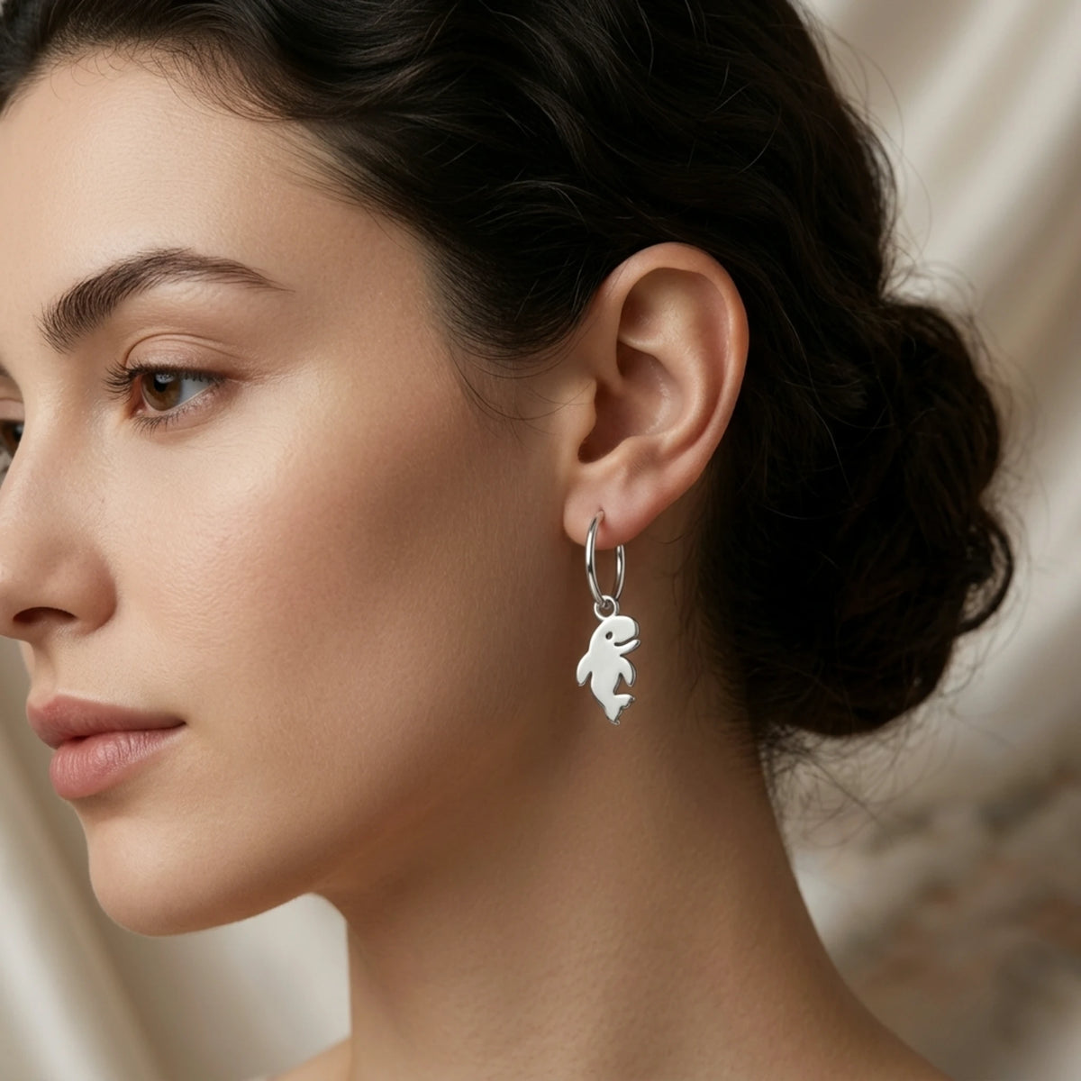 Sara Grace Jewelry - Foto Prodotto Orecchino Beluga Argento 925 Indossato