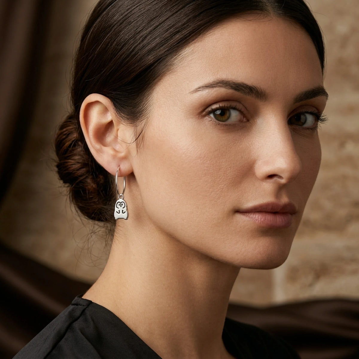 Sara Grace Jewelry - Foto Prodotto Orecchino Pinguino Argento 925 Indossato