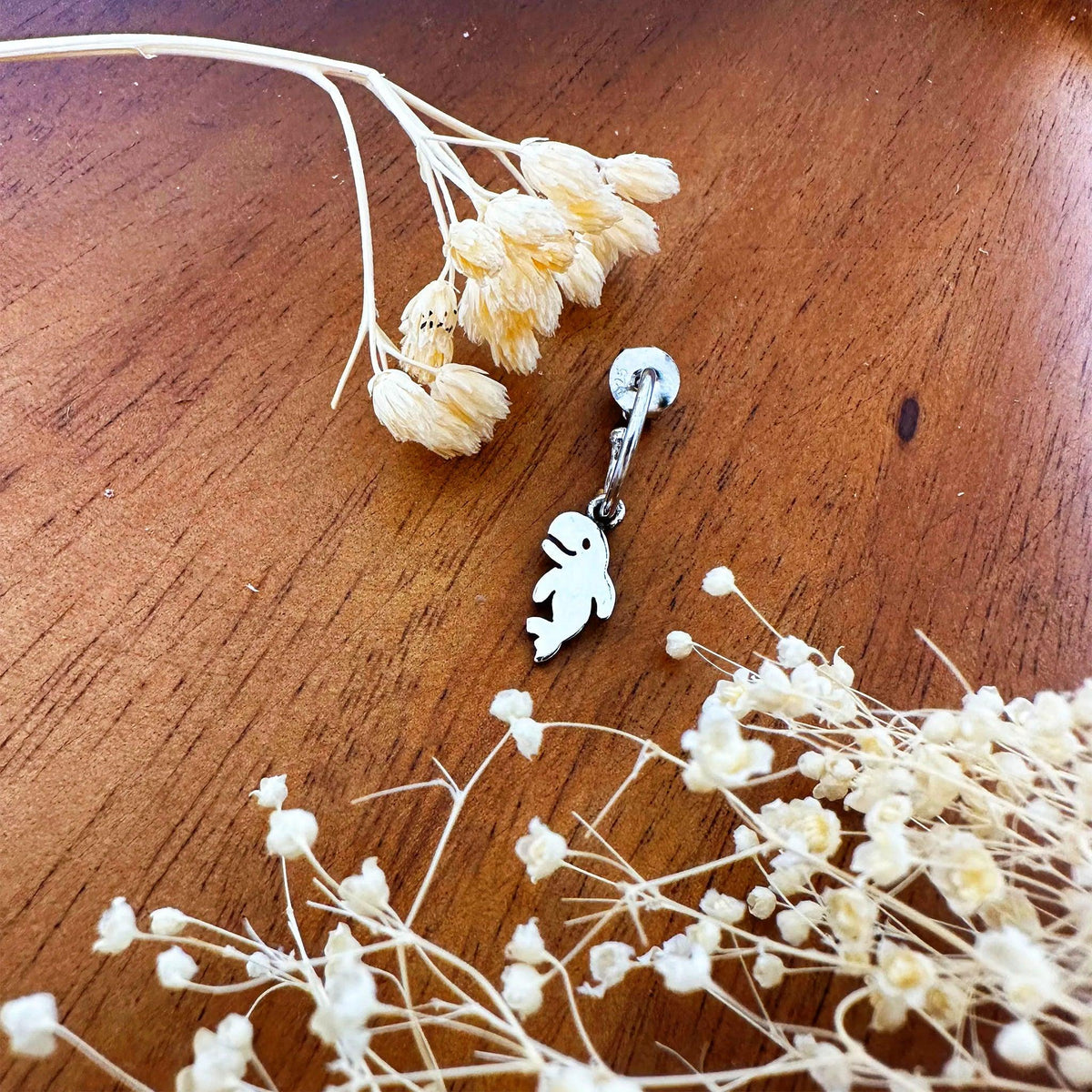 Sara Grace Jewelry orecchini artigianali in argento 925 a forma di beluga – gioiello fatto a mano