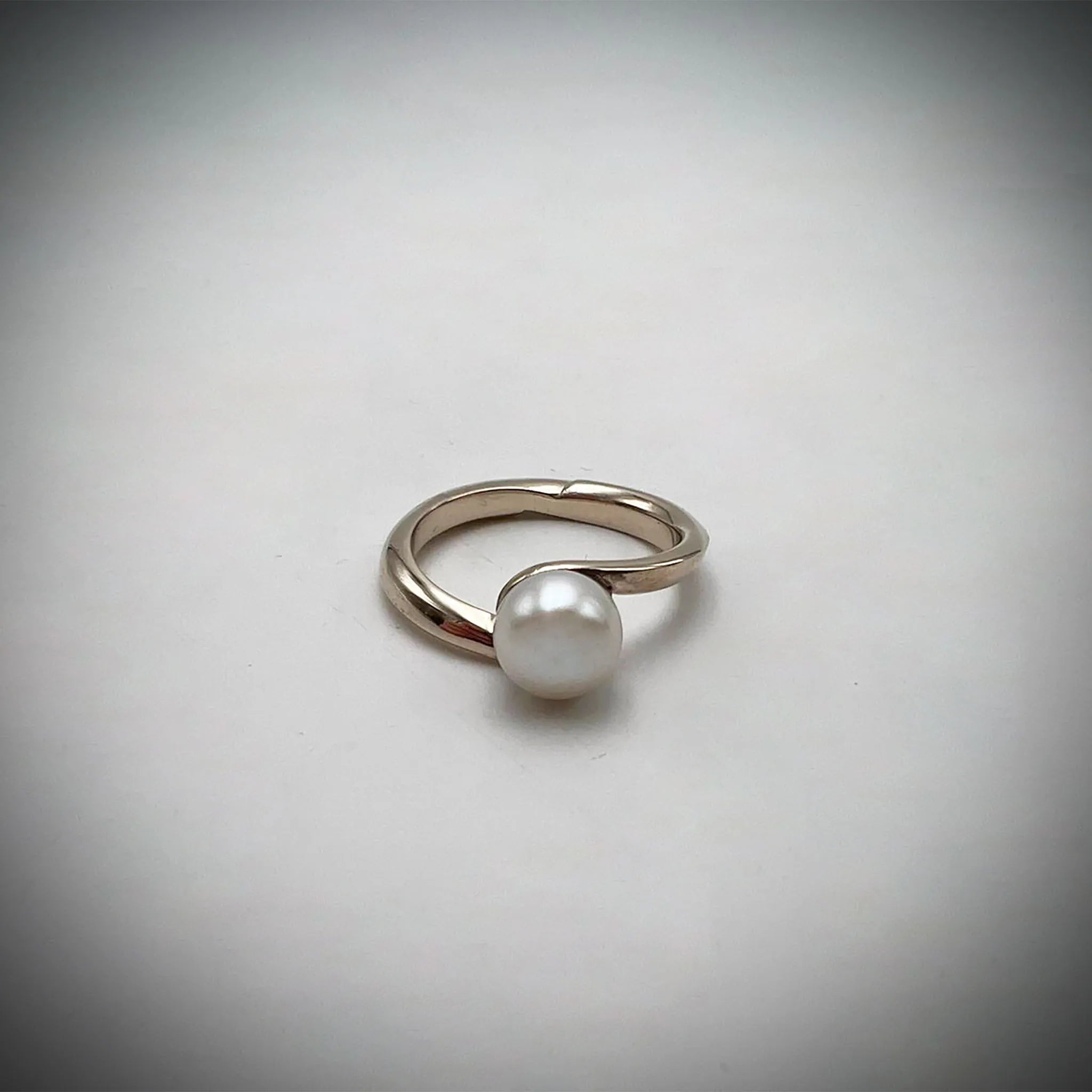 anello oro bianco 18 kt con perla