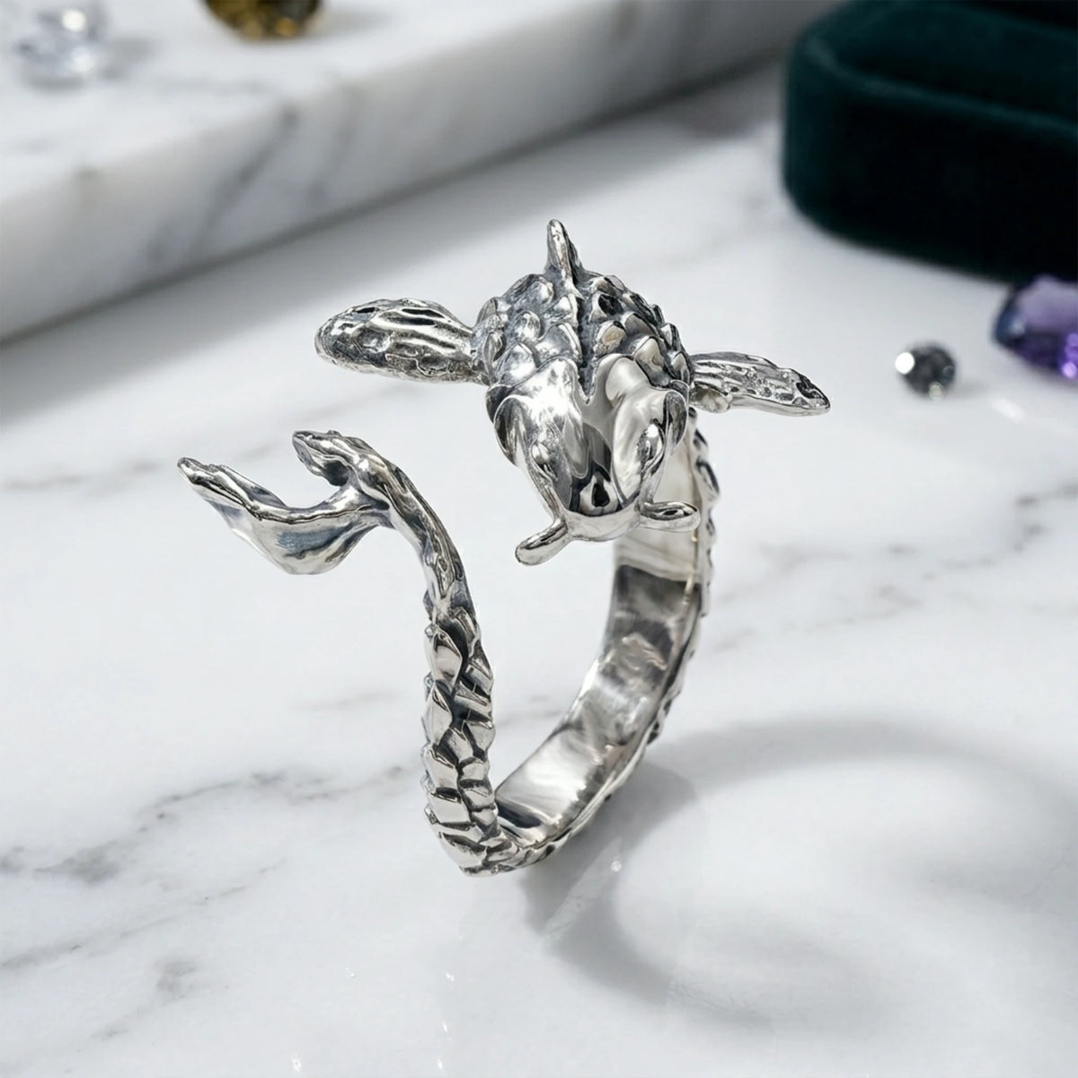 Sara Grace Jewelry anello 3D artigianale in argento 925 carpa koi dettaglio frontale – gioiello fatto a mano