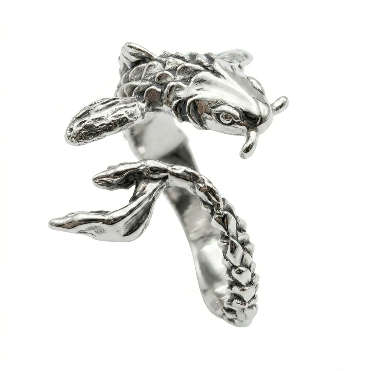 Sara Grace Jewelry - Foto Prodotto Anello Carpa Koi Su Sfondo Bianco