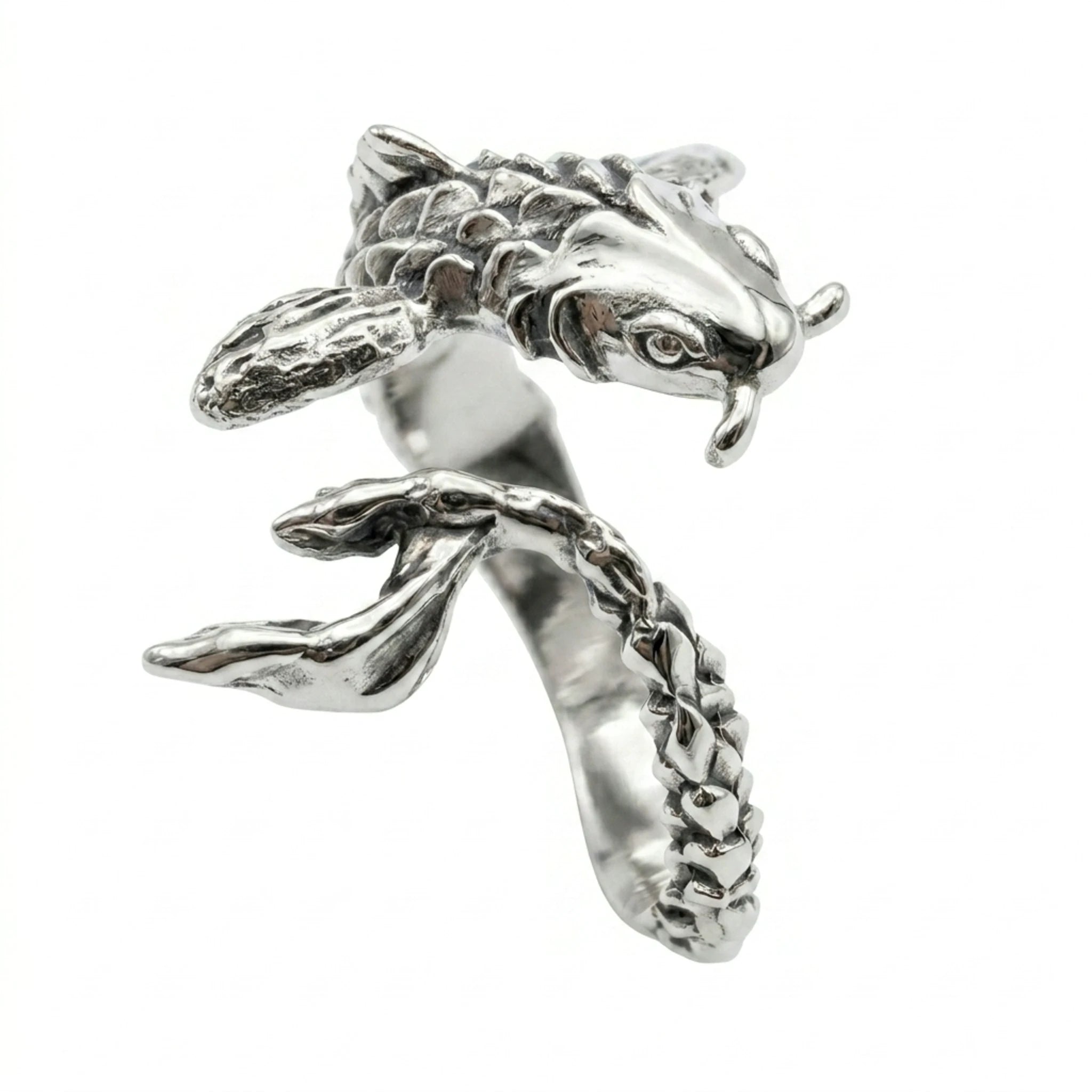 Sara Grace Jewelry - Foto Prodotto Anello Carpa Koi Su Sfondo Bianco