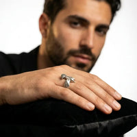 Sara Grace Jewelry - Foto Prodotto Anello Corvo Argento 925 Indossato Maschile