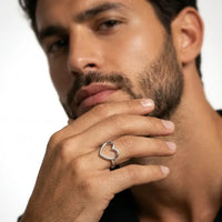 Sara Grace Jewelry - Foto Prodotto Anello Cuore Argento 925 Indossato Maschile