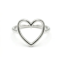 Sara Grace Jewelry - Foto Prodotto Anello Cuore Su Sfondo Bianco
