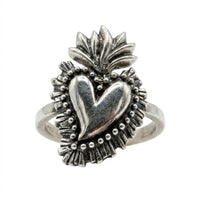 Sara Grace Jewelry - Foto Prodotto Anello Cuore Sacro Su Sfondo Bianco