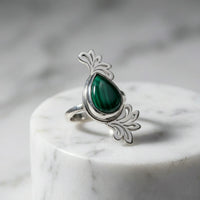 Sara Grace Jewelry anello foglia in argento 925 con pietra malachite – gioiello nature inspired fatto a mano