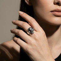 Sara Grace Jewelry - Foto Prodotto Anello Teschio Argento 925 Indossato