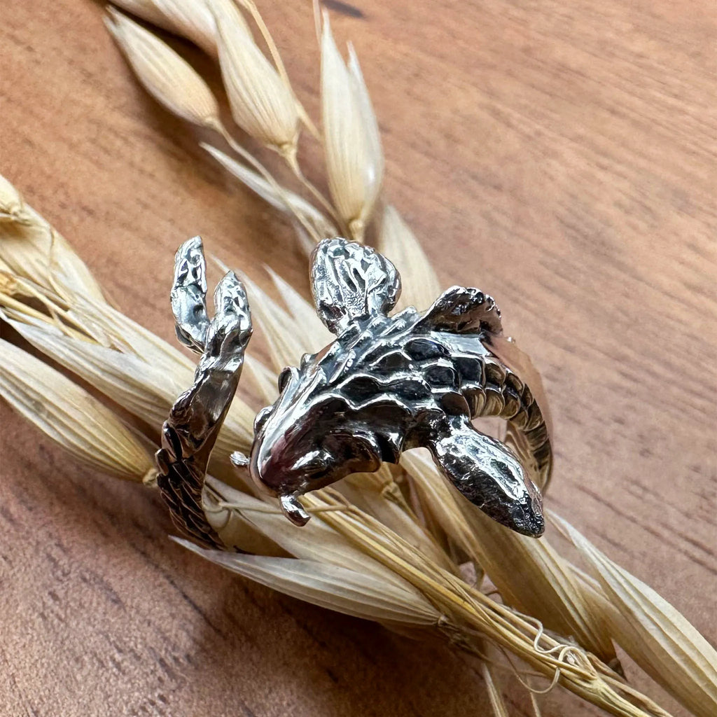 Sara Grace Jewelry anello 3D in argento 925 carpa koi su spiga di grano lato – gioiello artigianale 