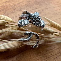 Sara Grace Jewelry anello 3D in argento 925 carpa koi su spiga di grano lifestyle – gioiello artigianale 
