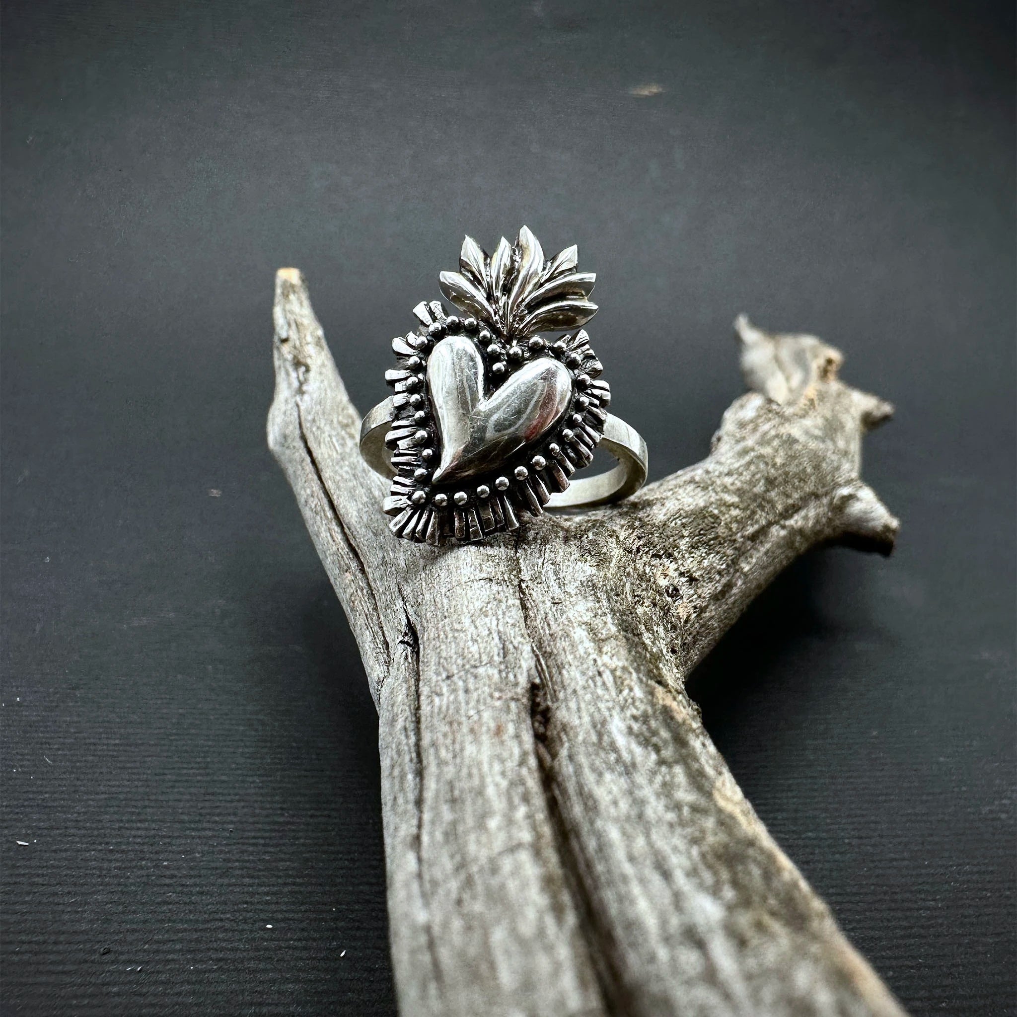 Sara Grace Jewelry anello cuore sacro artigianale in argento 925 – gioiello simbolico fatto a mano
