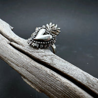Sara Grace Jewelry anello cuore sacro in argento 925 dettaglio artigianale – gioiello simbolico 