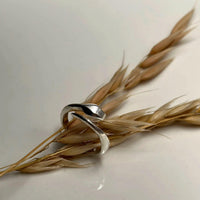 Sara Grace Jewelry anello in argento 925 serpente vista laterale – gioiello artigianale 