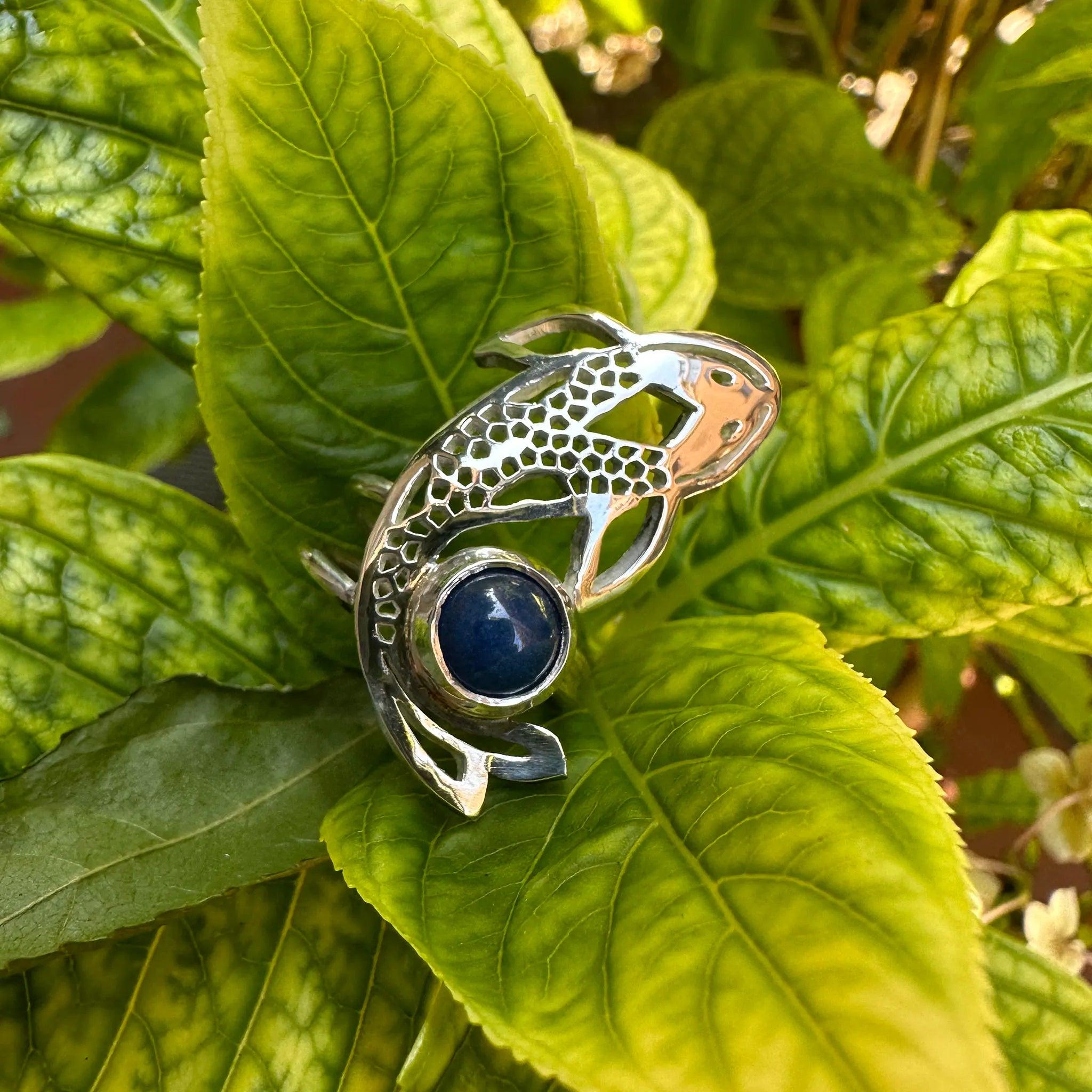 Sara Grace Jewelry anello artigianale in argento 925 a forma di carpa – gioiello fatto a mano fronte