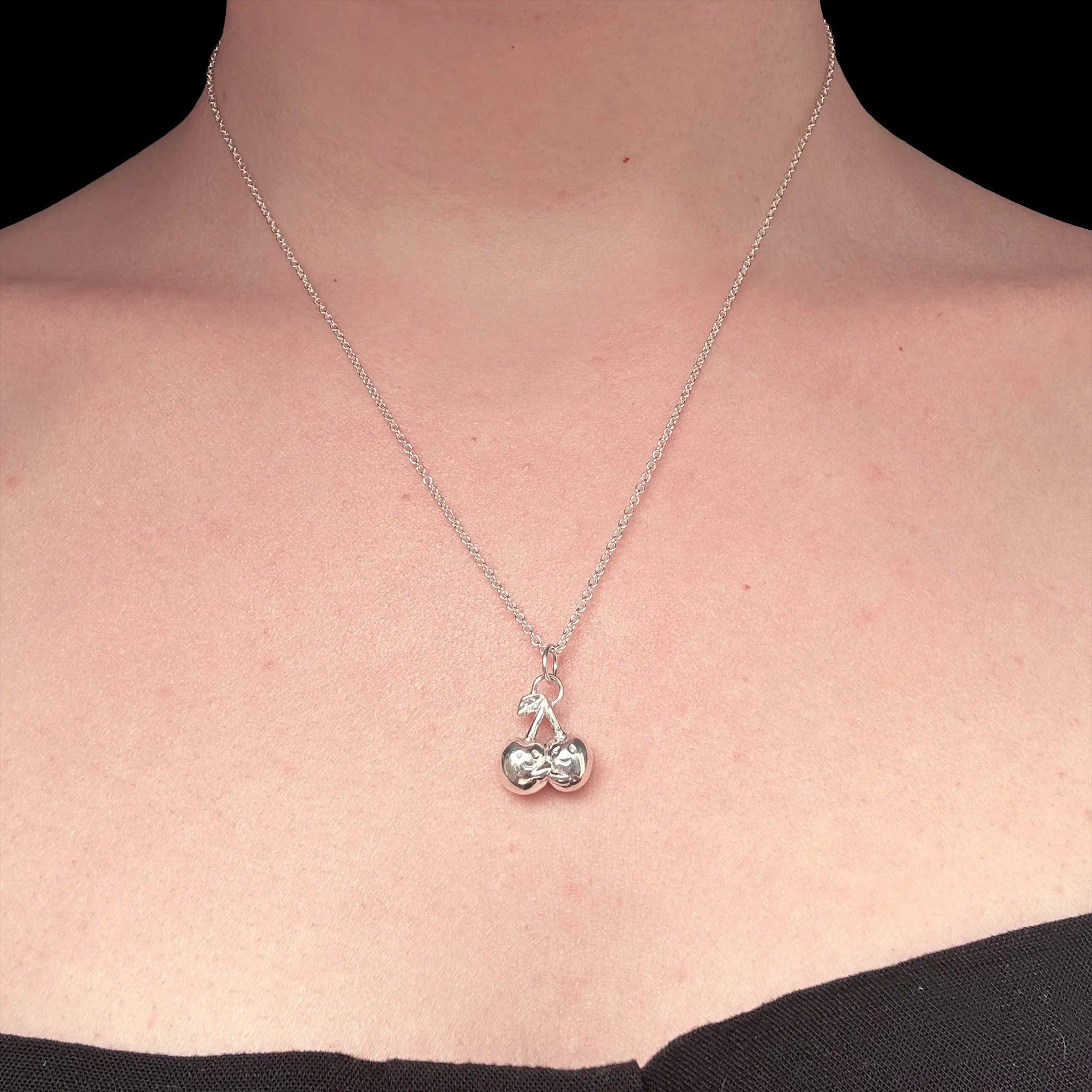 Sara Grace Jewelry ciondolo in argento 925 ciliegine con catenina 45 cm – gioiello artigianale 