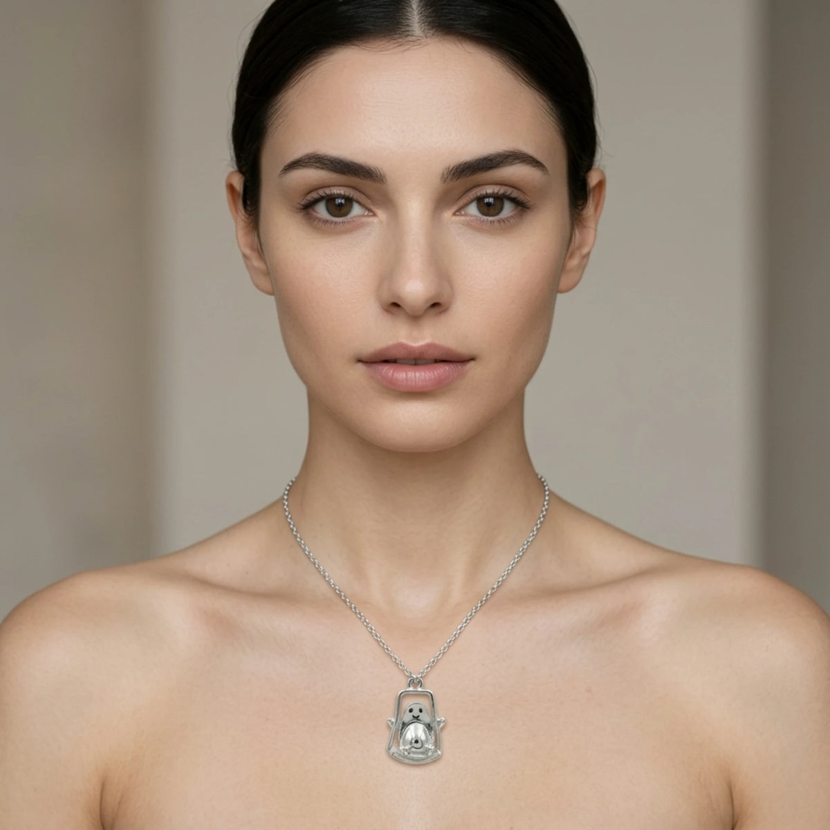 Sara Grace Jewelry - Foto Prodotto Ciondolo Avocado sull'altalena Argento 925 Indossato con Catenina 40 cm