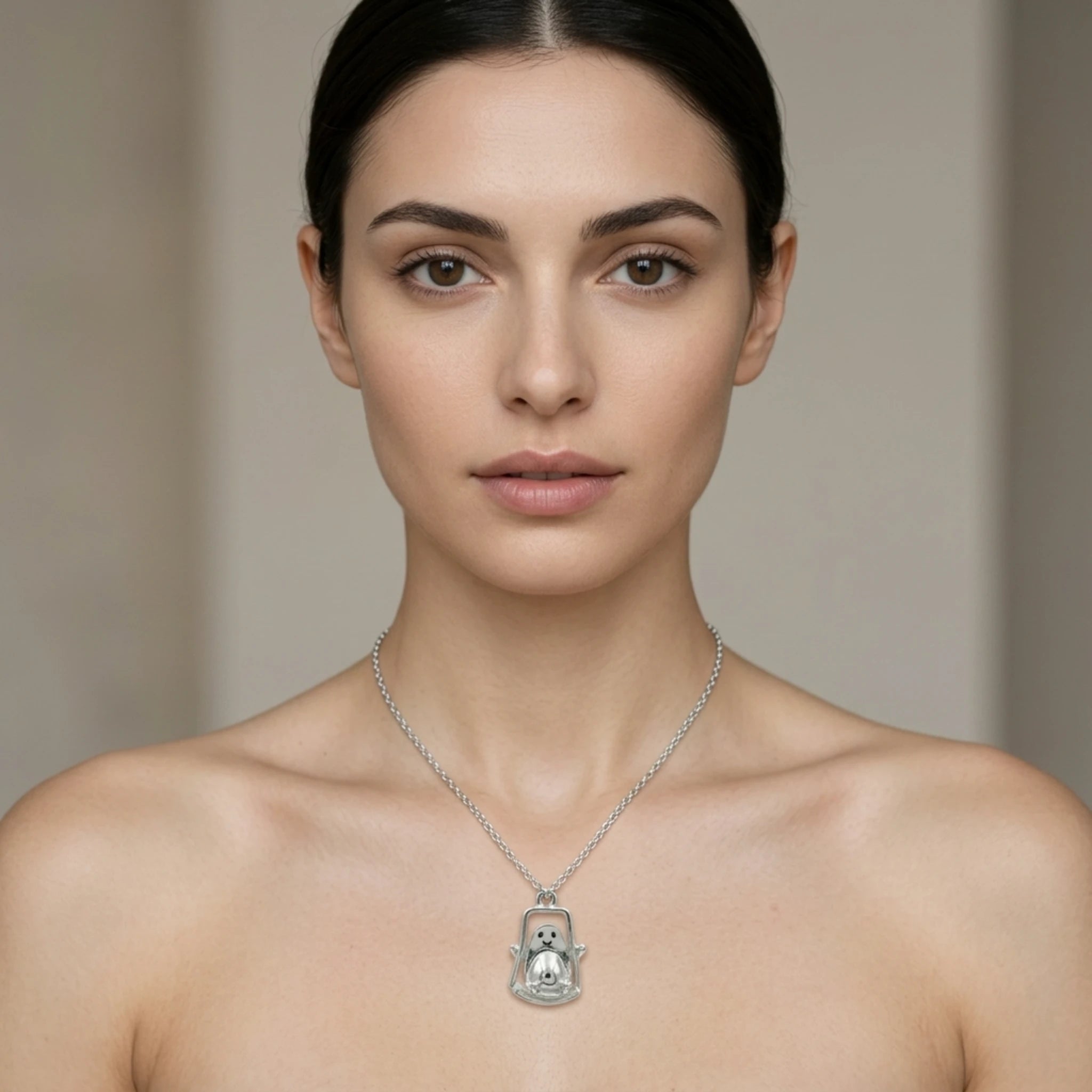 Sara Grace Jewelry - Foto Prodotto Ciondolo Avocado sull'altalena Argento 925 Indossato con Catenina 40 cm