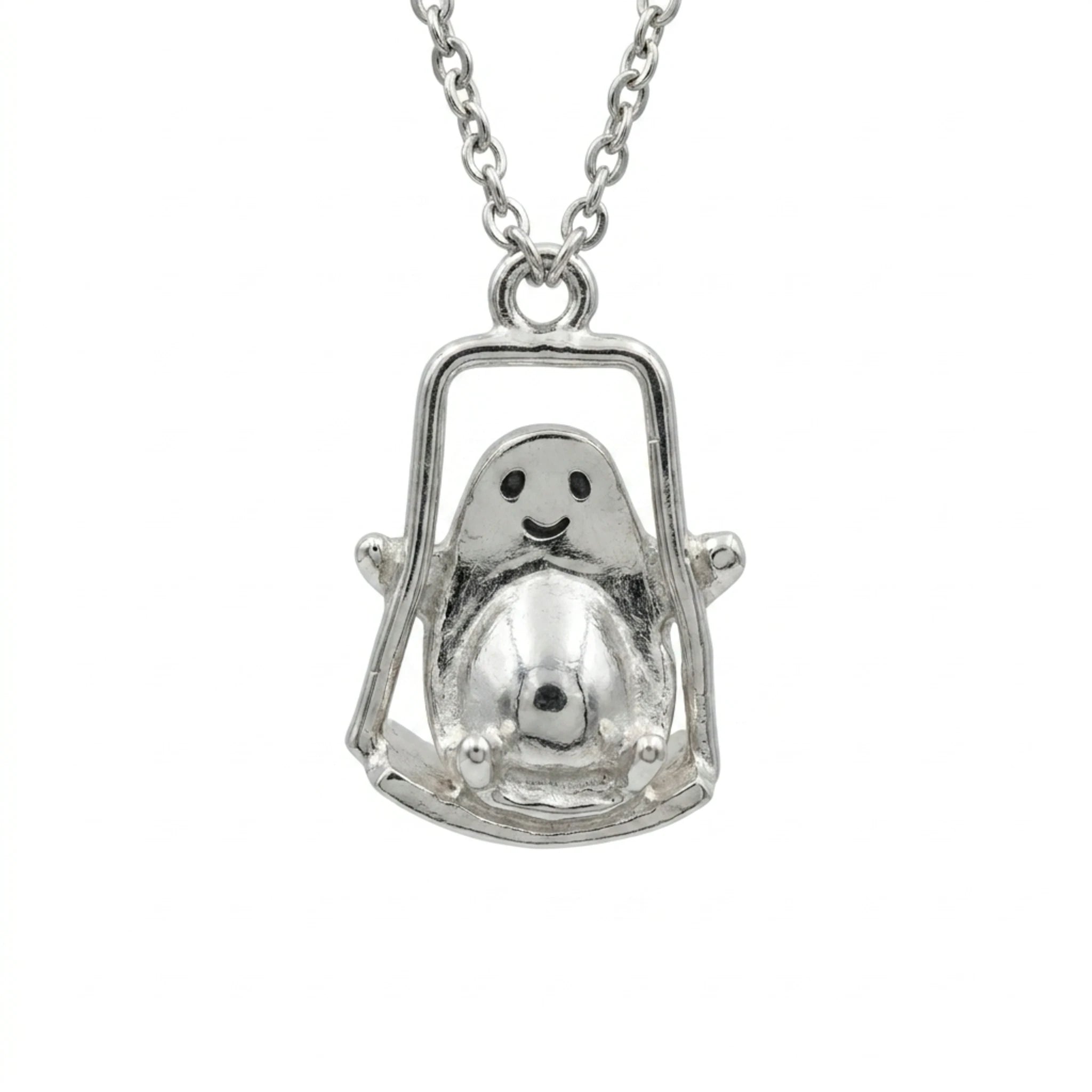 Sara Grace Jewelry - Foto Prodotto Ciondolo Avocado Sull'Altalena Su Sfondo Bianco