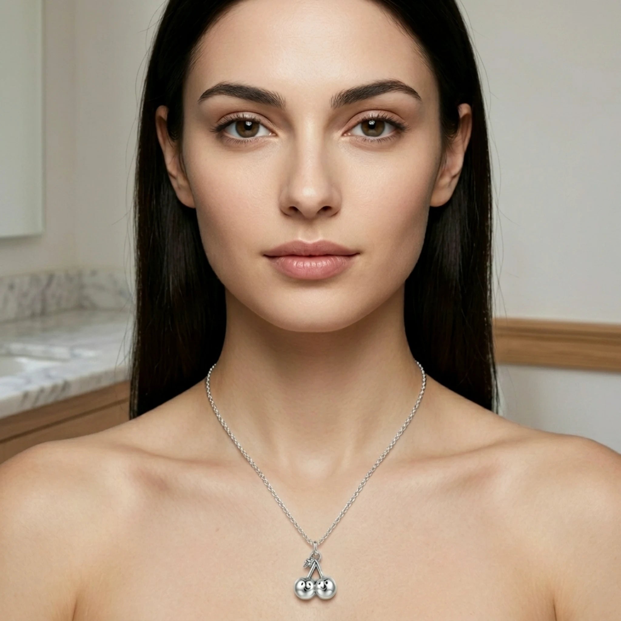 Sara Grace Jewelry - Foto Prodotto Ciondolo Ciliegine Argento 925 Indossato con Catenina 45 cm