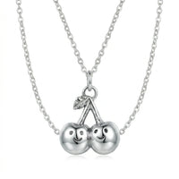 Sara Grace Jewelry - Foto Prodotto Ciondolo Ciliegine Su Sfondo Bianco