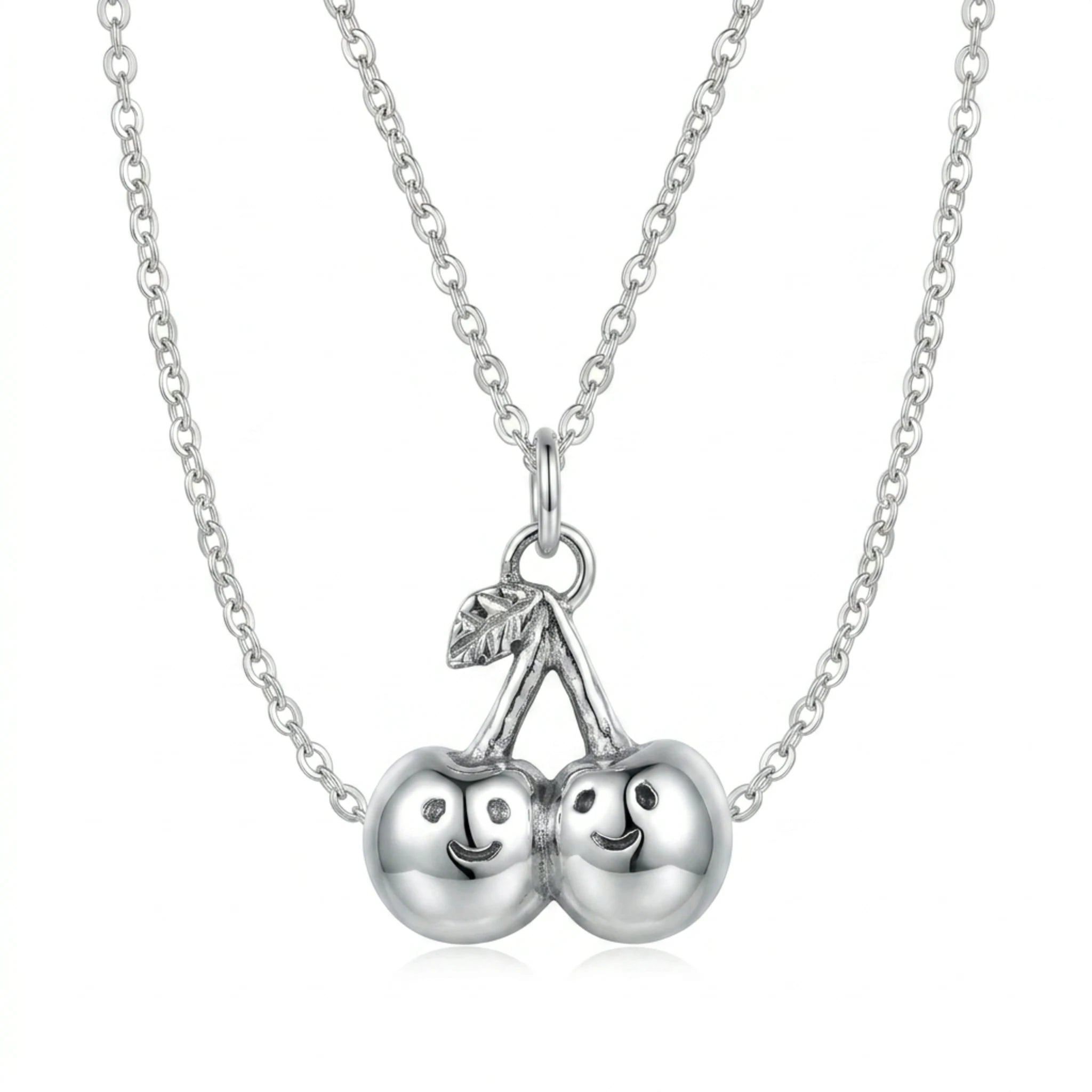 Sara Grace Jewelry - Foto Prodotto Ciondolo Ciliegine Su Sfondo Bianco