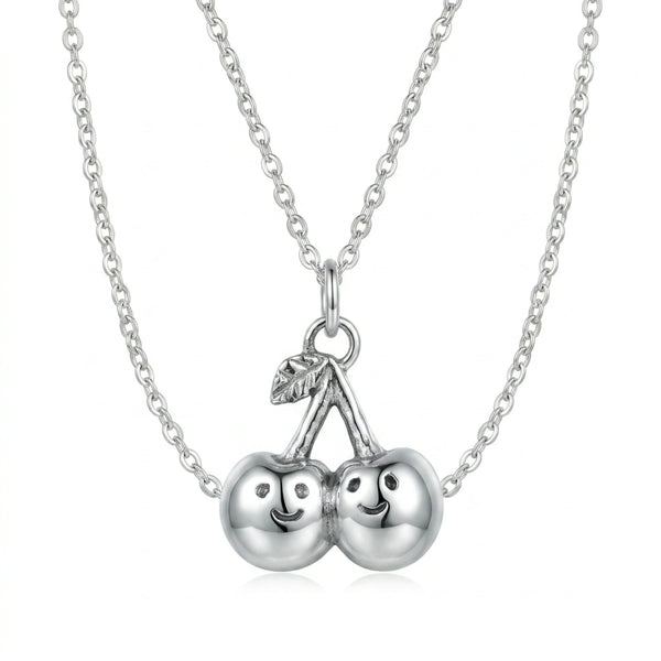 Sara Grace Jewelry - Foto Prodotto Ciondolo Ciliegine Su Sfondo Bianco