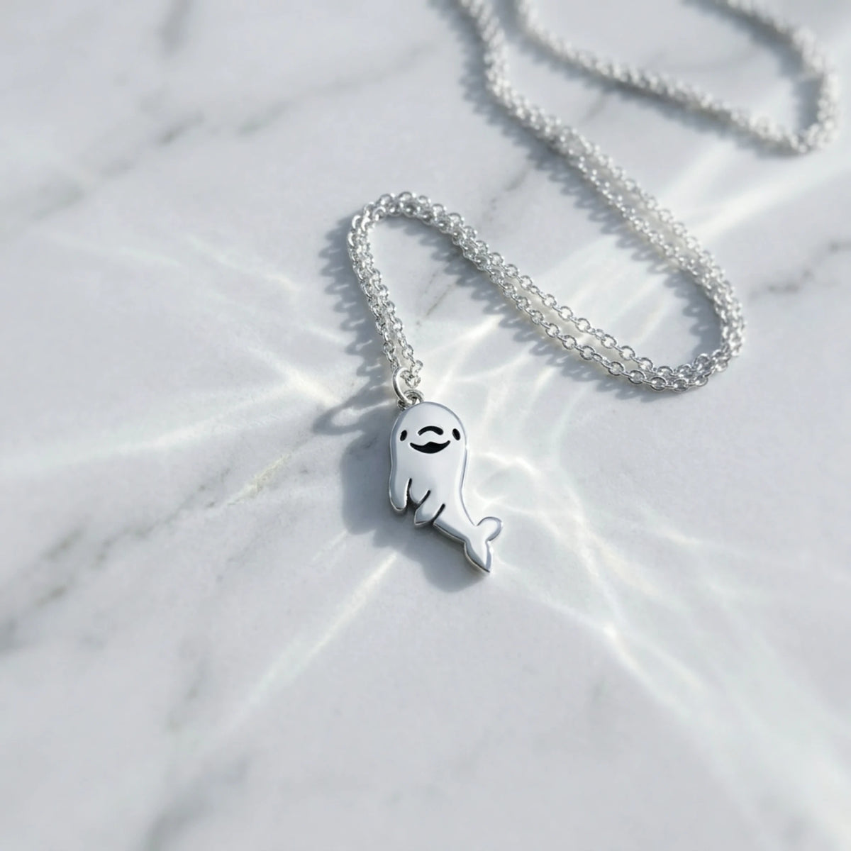 Sara Grace Jewelry ciondolo artigianale in argento 925 a forma di delfino – gioiello fatto a mano