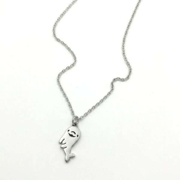 Sara Grace Jewelry - Foto Prodotto Ciondolo Delfino Su Sfondo Bianco