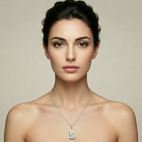 Sara Grace Jewelry - Foto Prodotto Ciondolo Elefante Argento 925 Indossato con Catenina 45 cm