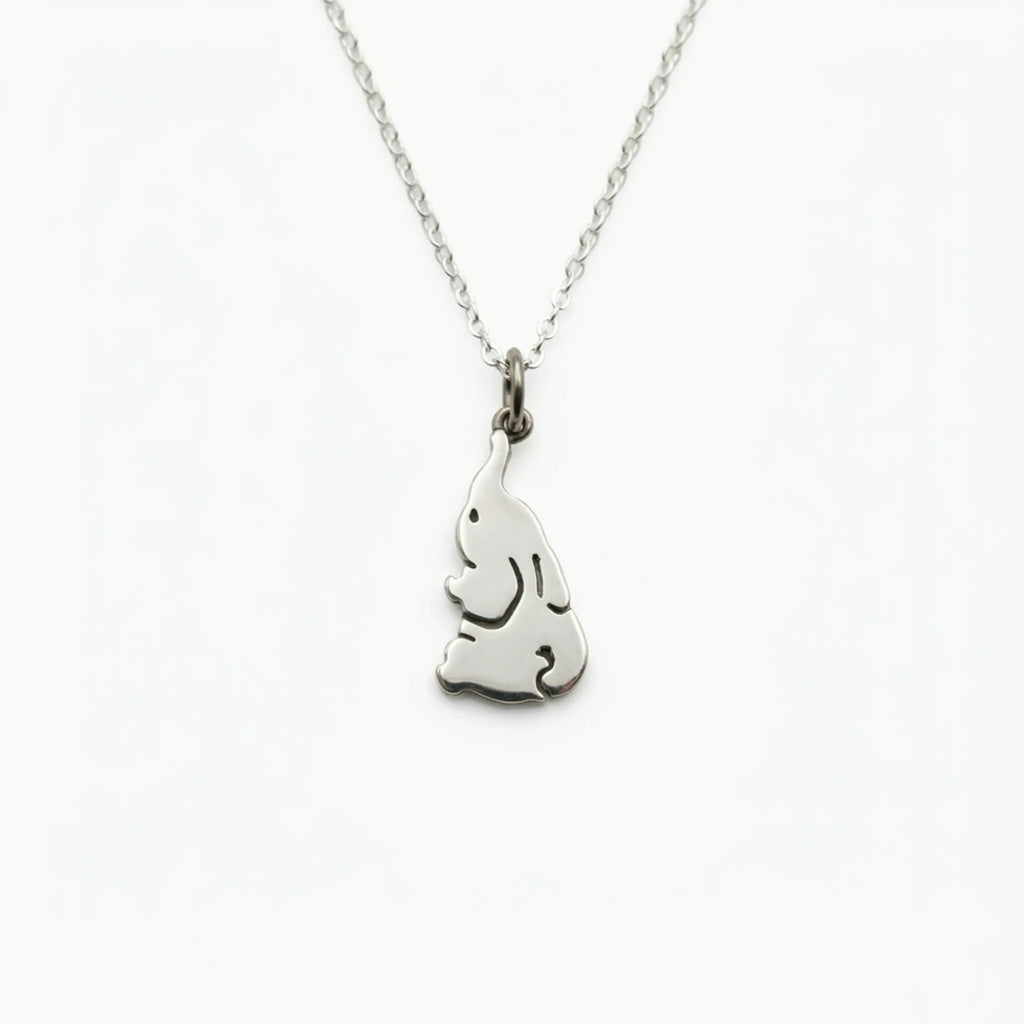 Sara Grace Jewelry - Foto Prodotto Ciondolo Elefante Su Sfondo Bianco