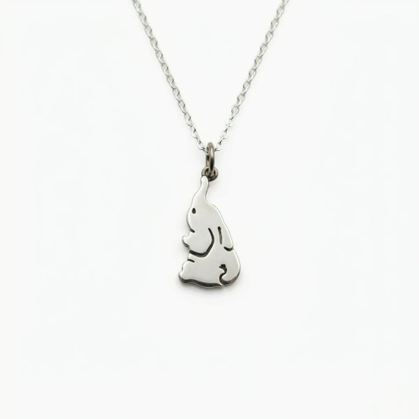 Sara Grace Jewelry - Foto Prodotto Ciondolo Elefante Su Sfondo Bianco