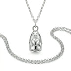 Sara Grace Jewelry - Foto Prodotto Ciondolo Fantasmino Su Sfondo Bianco