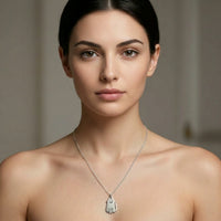 Sara Grace Jewelry - Foto Prodotto Ciondolo Gatto Argento 925 Indossato con Catenina 45 cm
