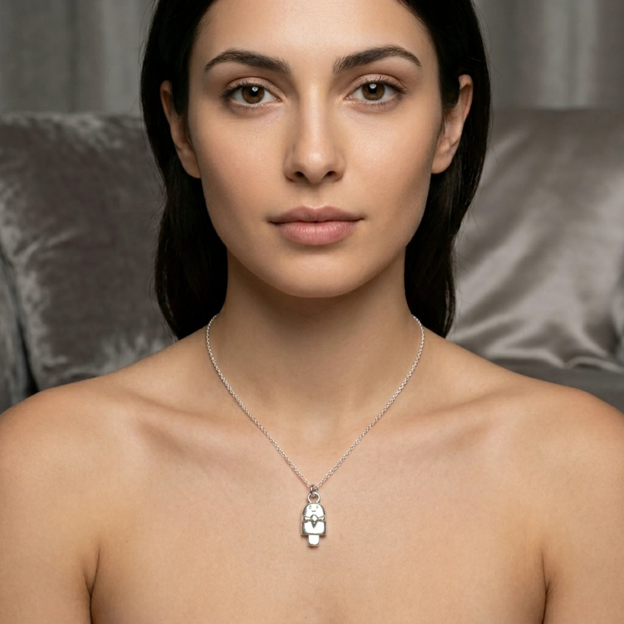 Sara Grace Jewelry - Foto Prodotto Ciondolo Ghiacciolo Argento 925 Indossato con Catenina 40 cm