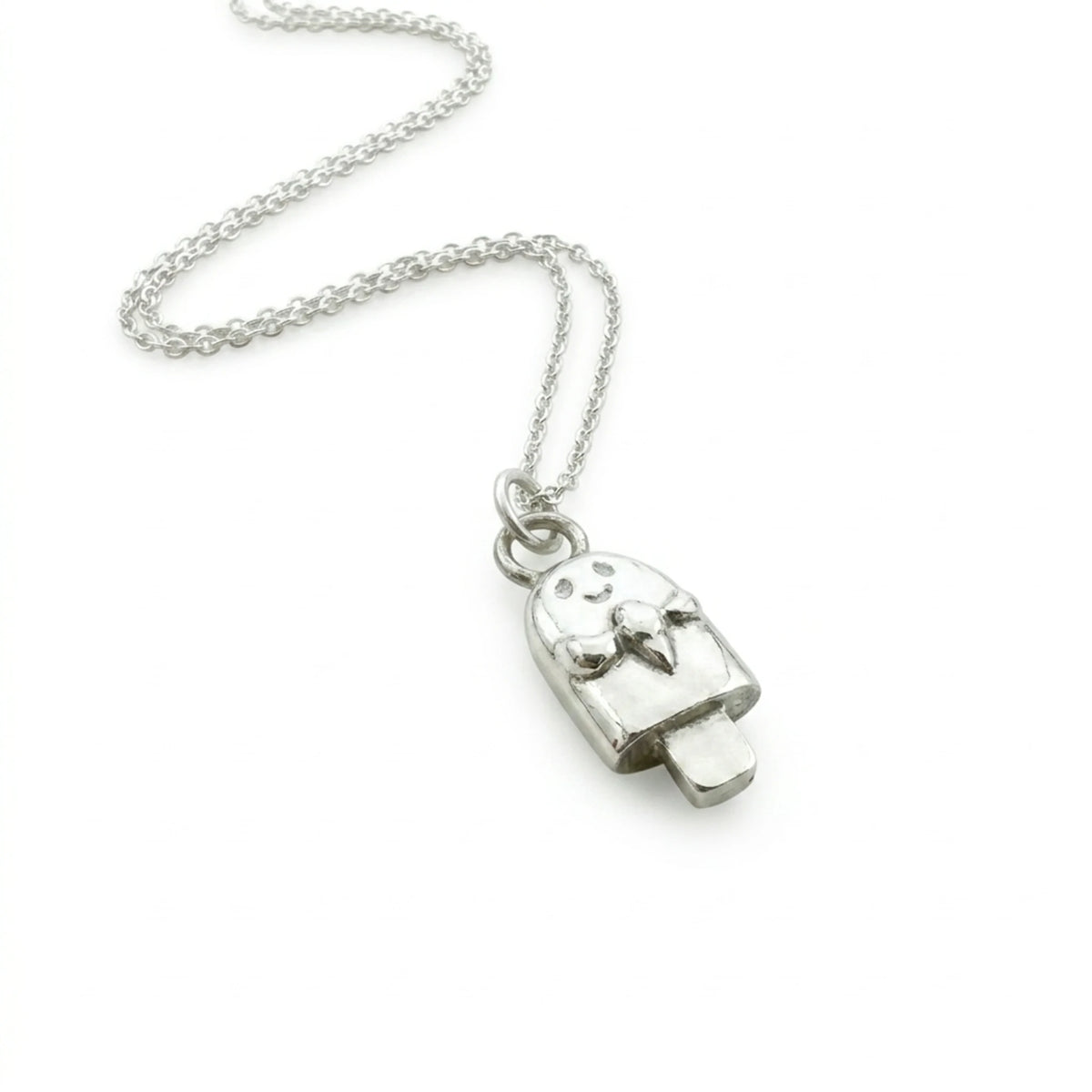 Sara Grace Jewelry - Foto Prodotto Ciondolo Ghiacciolo Su Sfondo Bianco
