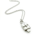 Sara Grace Jewelry - Foto Prodotto Ciondolo Ghiacciolo Su Sfondo Bianco