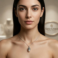 Sara Grace Jewelry - Foto Prodotto Ciondolo Gufinion Argento 925 Indossato con Catenina 40 cm