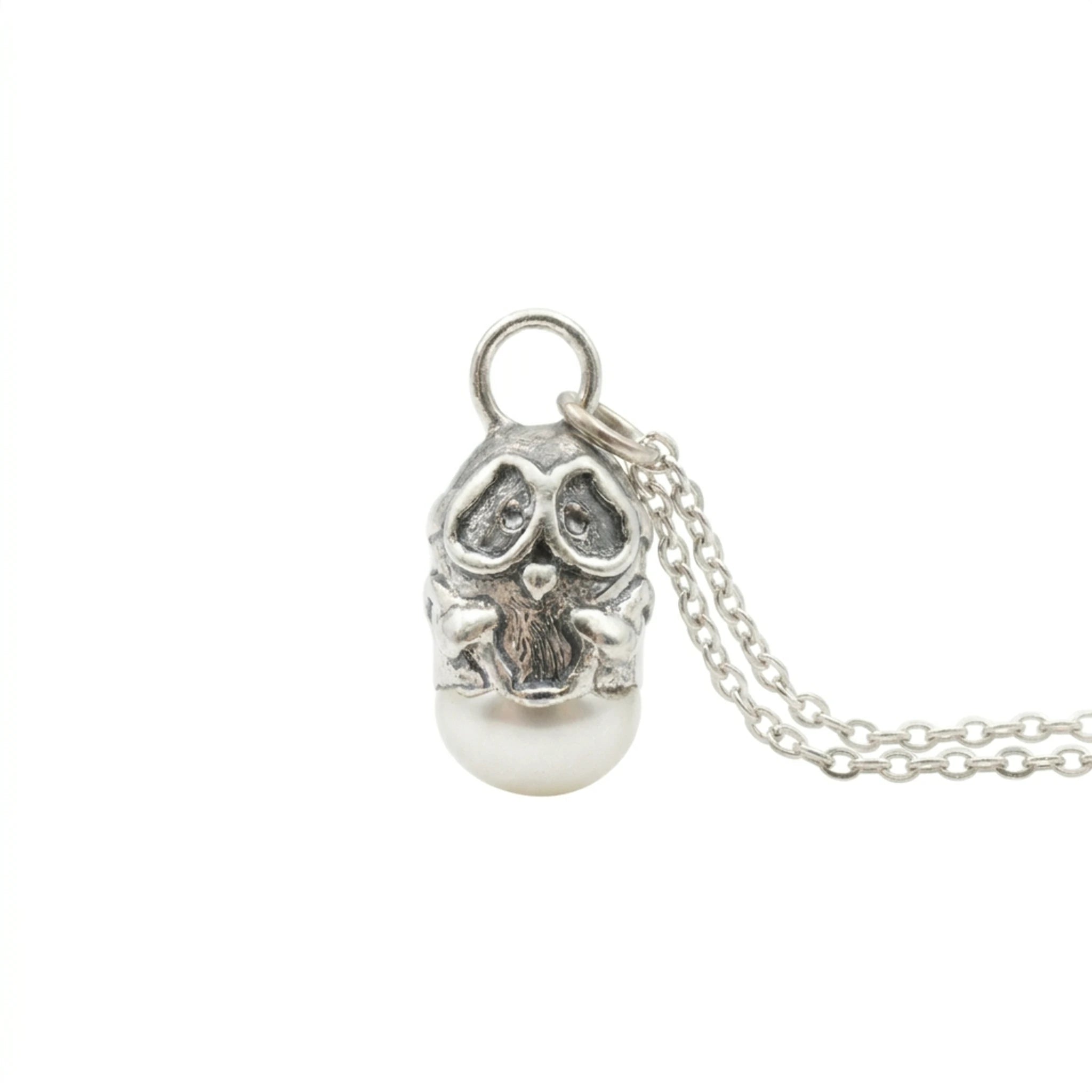 Sara Grace Jewelry - Foto Prodotto Ciondolo Gufinion Su Sfondo Bianco