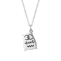 Sara Grace Jewelry - Foto Prodotto Ciondolo Gufo Su Sfondo Bianco