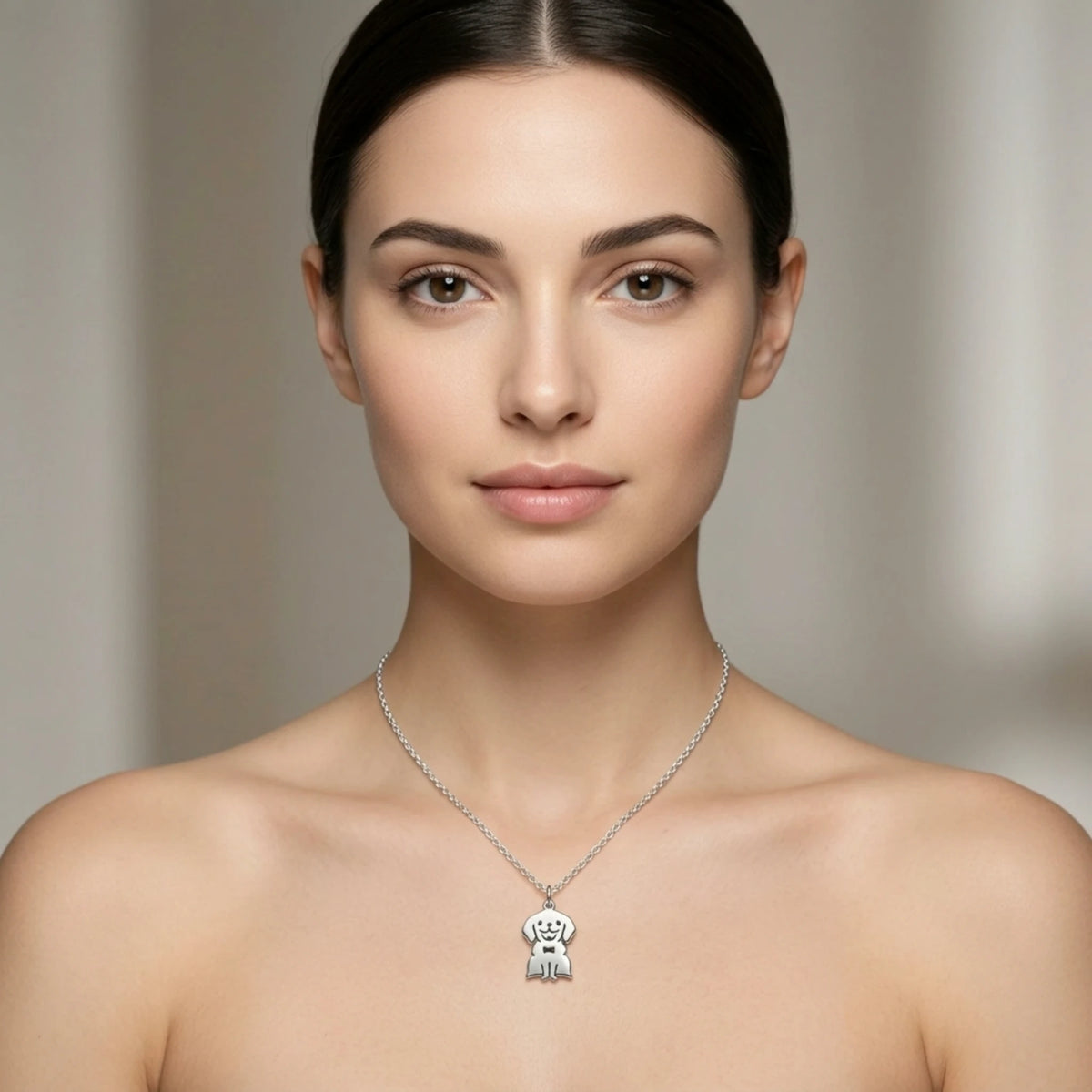 Sara Grace Jewelry - Foto Prodotto Ciondolo Labrador Argento 925 Indossato con Catenina 40 cm