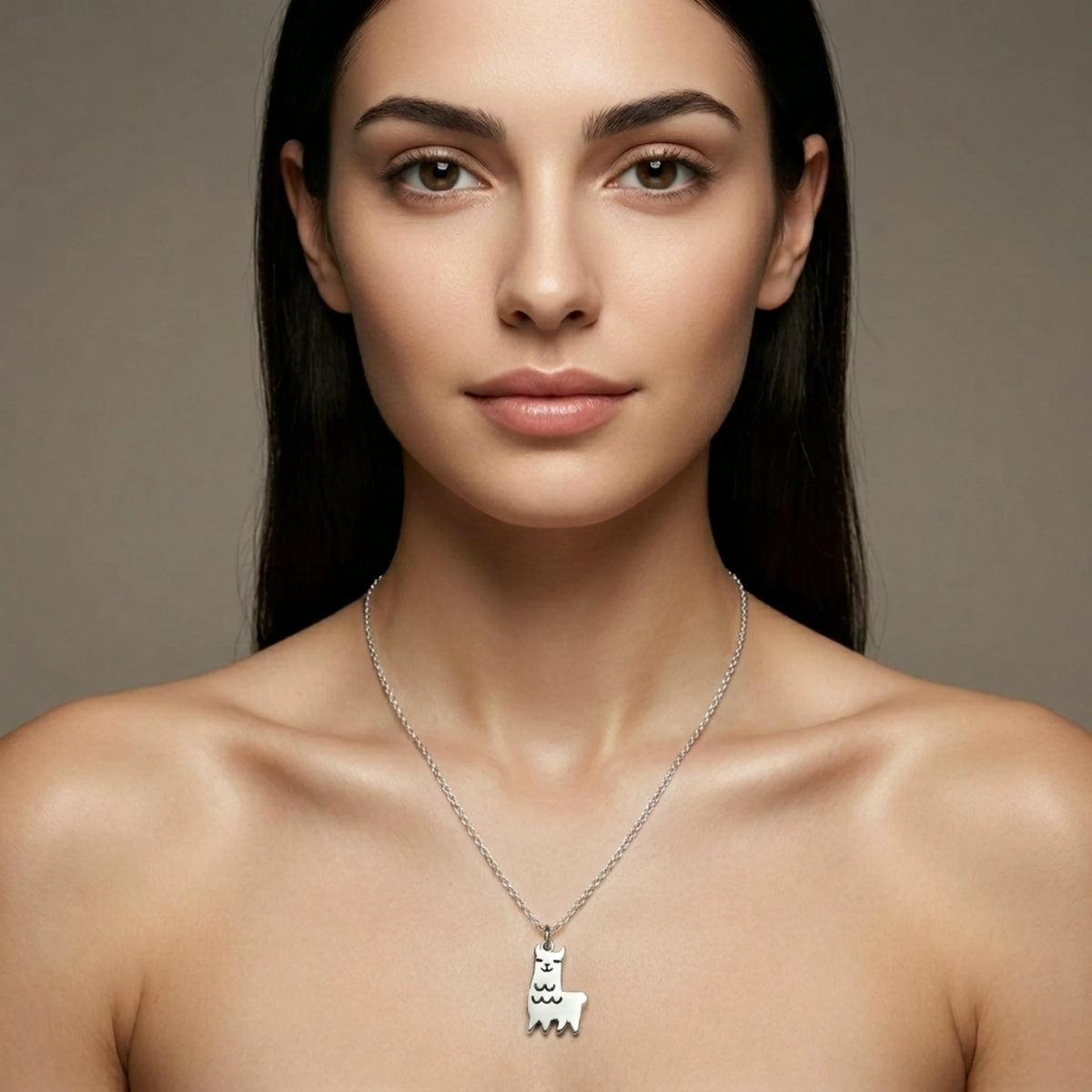 Sara Grace Jewelry - Foto Prodotto Ciondolo Lama Argento 925 Indossato con Catenina 45 cm