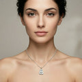Sara Grace Jewelry - Foto Prodotto Ciondolo Pinguino Argento 925 Indossato con Catenina 40 cm