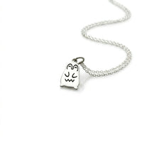 Sara Grace Jewelry - Foto Prodotto Ciondolo Pinguino Su Sfondo Bianco