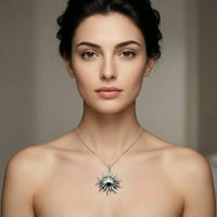 Sara Grace Jewelry - Foto Prodotto Ciondolo Sole Argento 925 Indossato con Catenina 40 cm