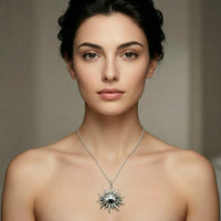 Sara Grace Jewelry - Foto Prodotto Ciondolo Sole Argento 925 Indossato con Catenina 45 cm